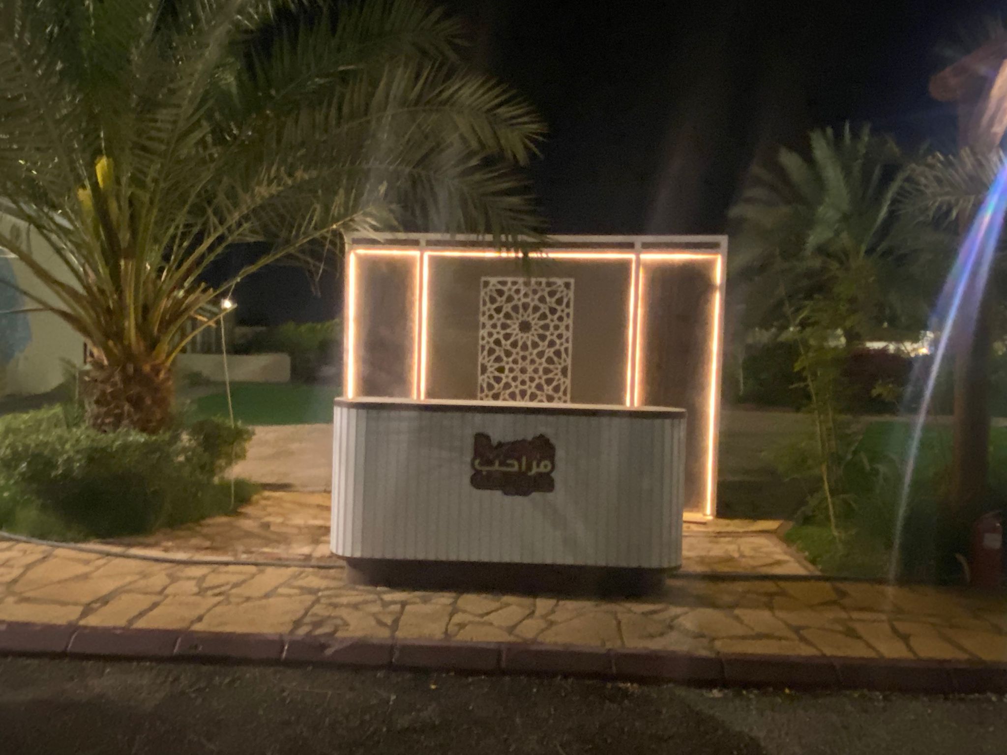 واجهة مطعم بتكوين متماسك